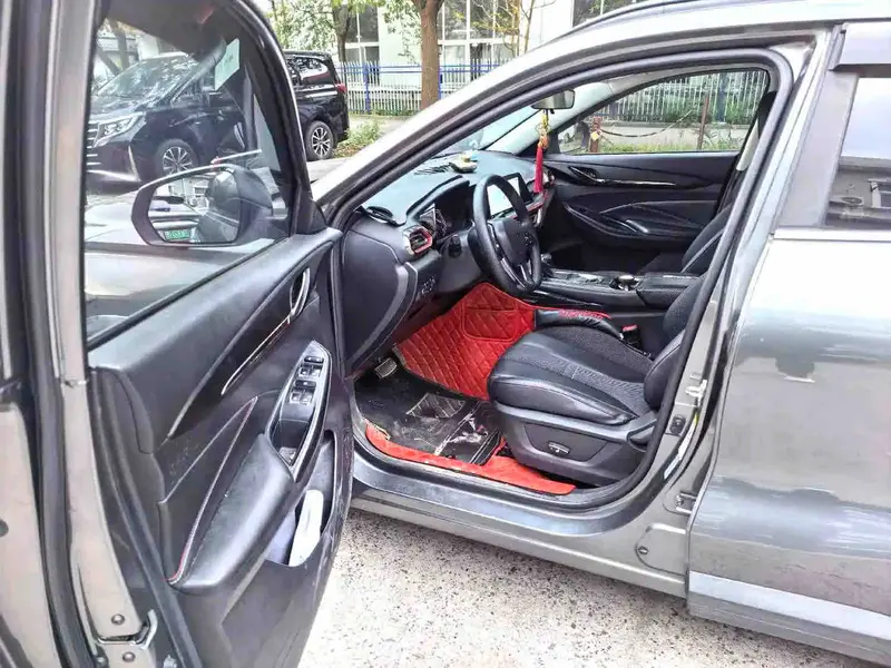 Vehicle photo 6