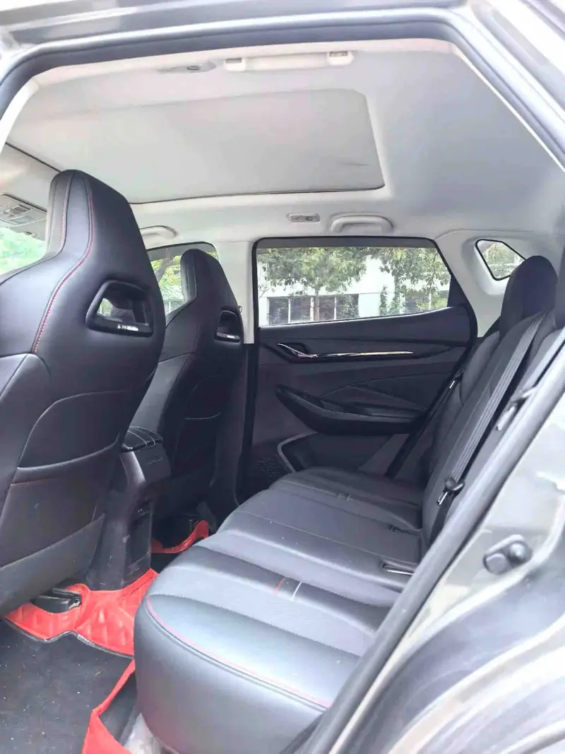 Vehicle photo 7