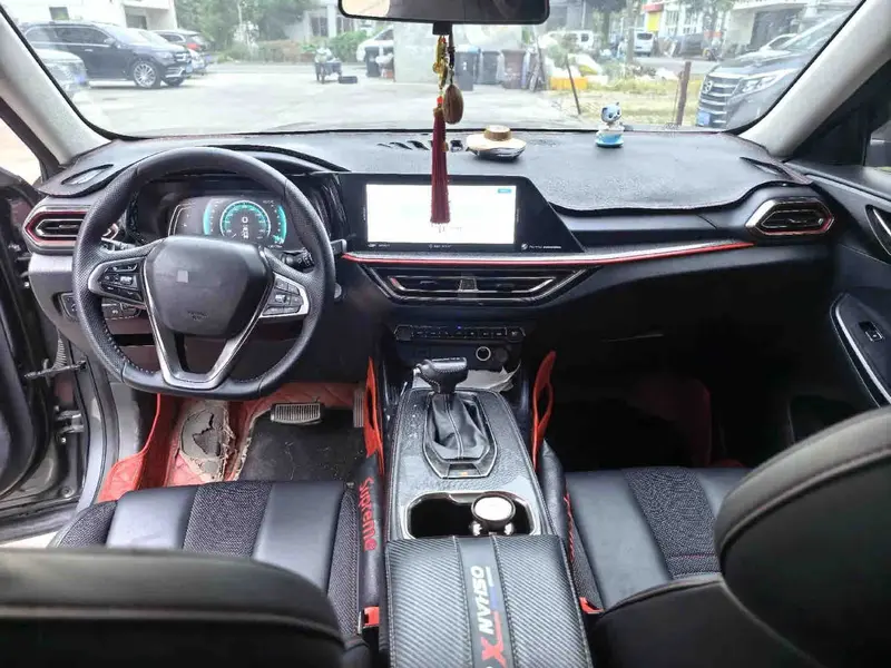 Vehicle photo 8