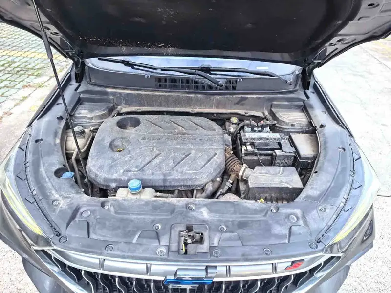 Vehicle photo 9