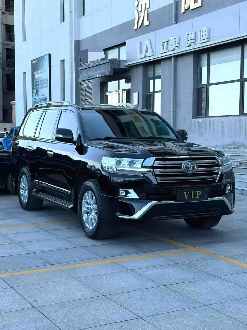 Vehicle photo 2