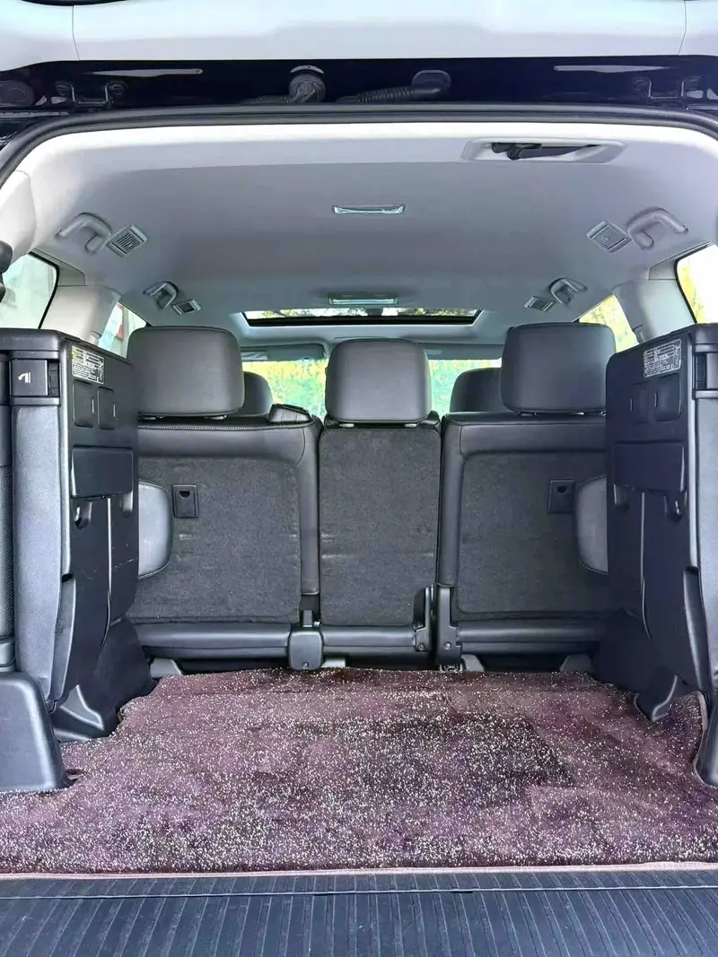 Vehicle photo 14