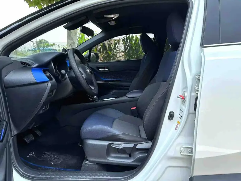 Vehicle photo 7