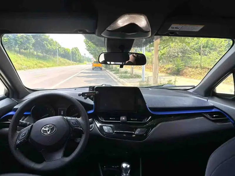 Vehicle photo 8