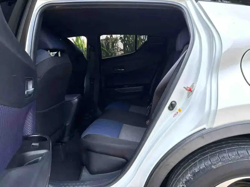 Vehicle photo 9
