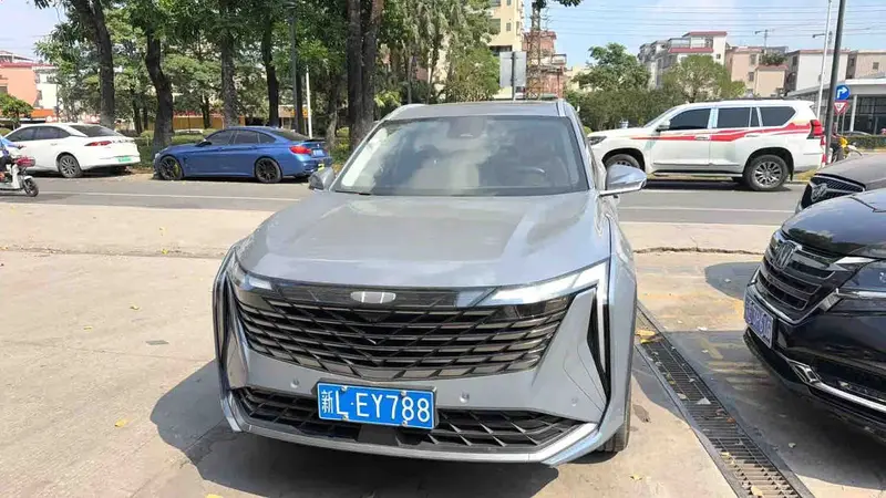 Vehicle photo 2