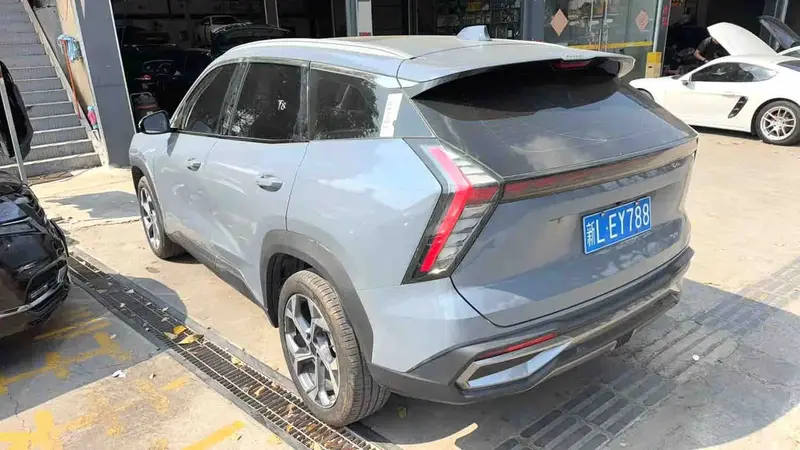 Vehicle photo 5