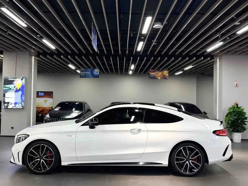 Vehicle photo 2