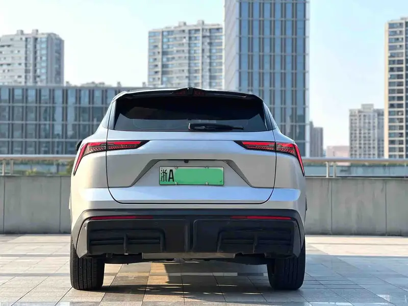 Vehicle photo 3