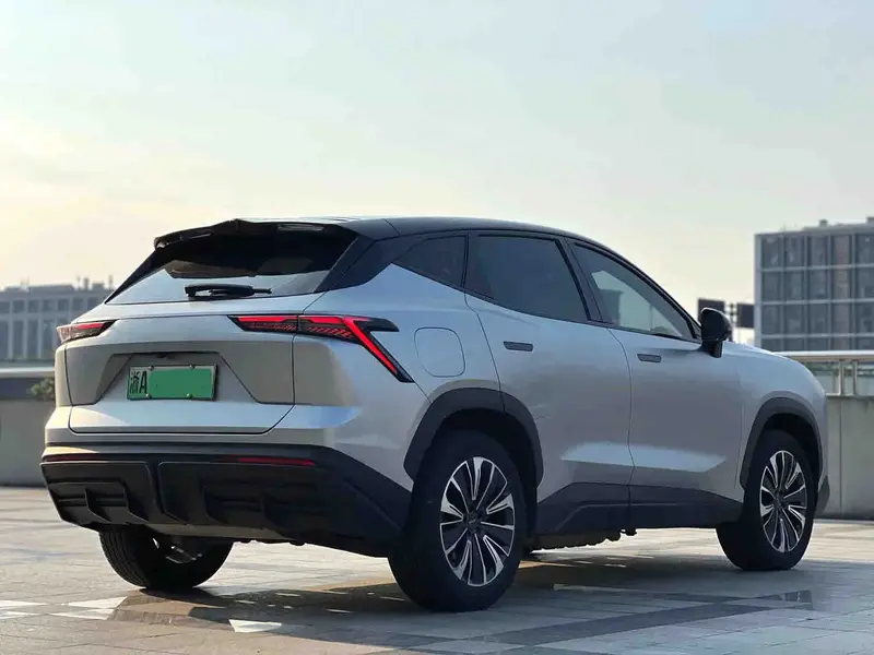 Vehicle photo 4