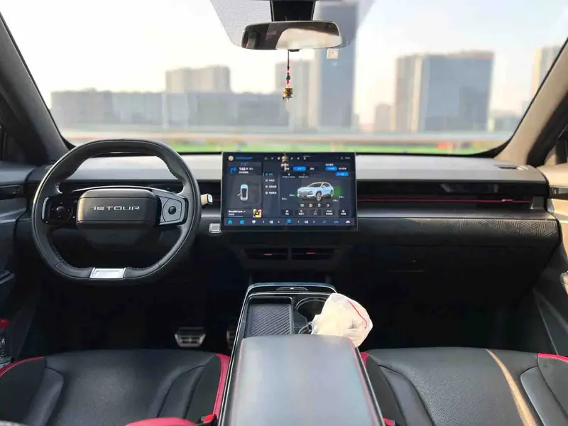 Vehicle photo 6
