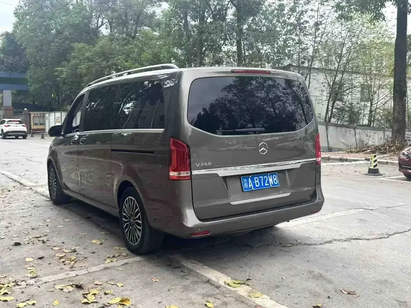Vehicle photo 4