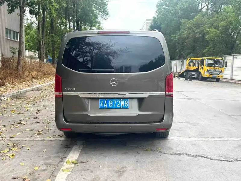 Vehicle photo 5