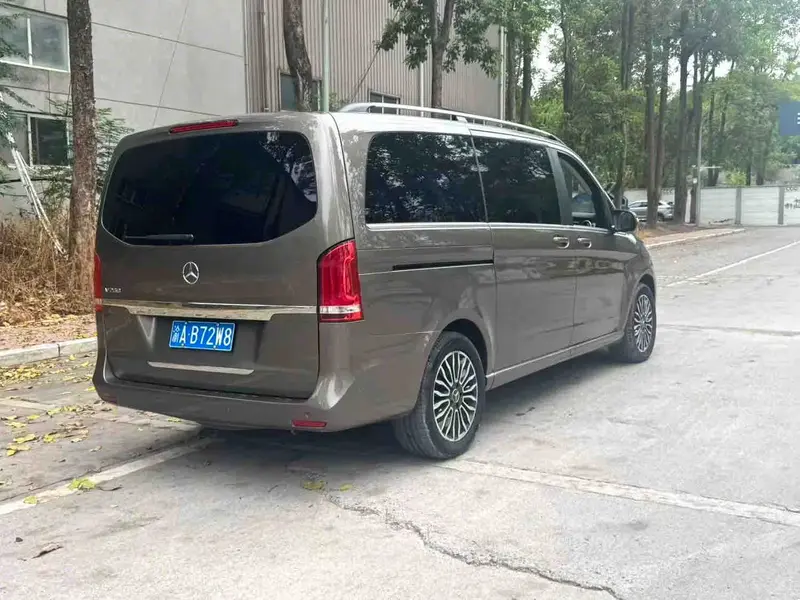 Vehicle photo 6