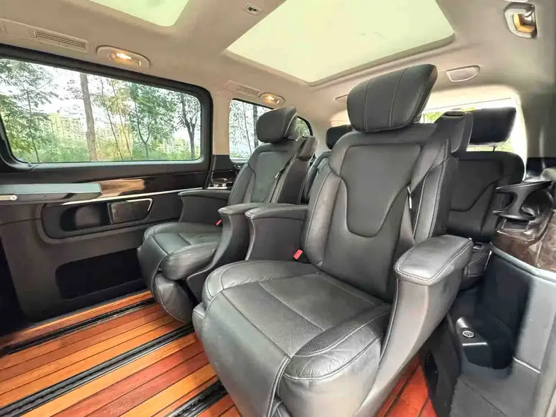 Vehicle photo 8