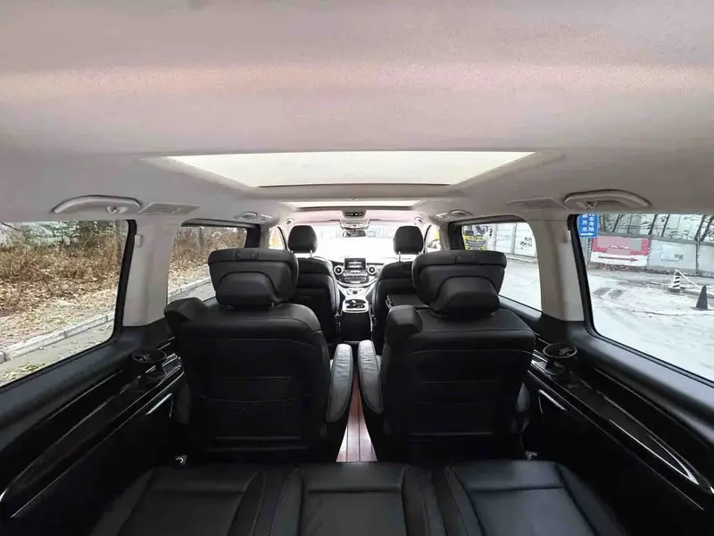 Vehicle photo 9