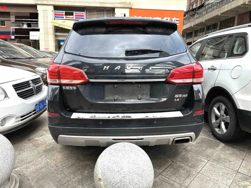 Vehicle photo 3