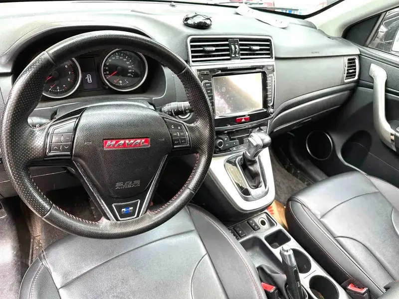Vehicle photo 4