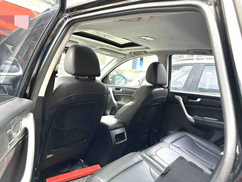 Vehicle photo 6