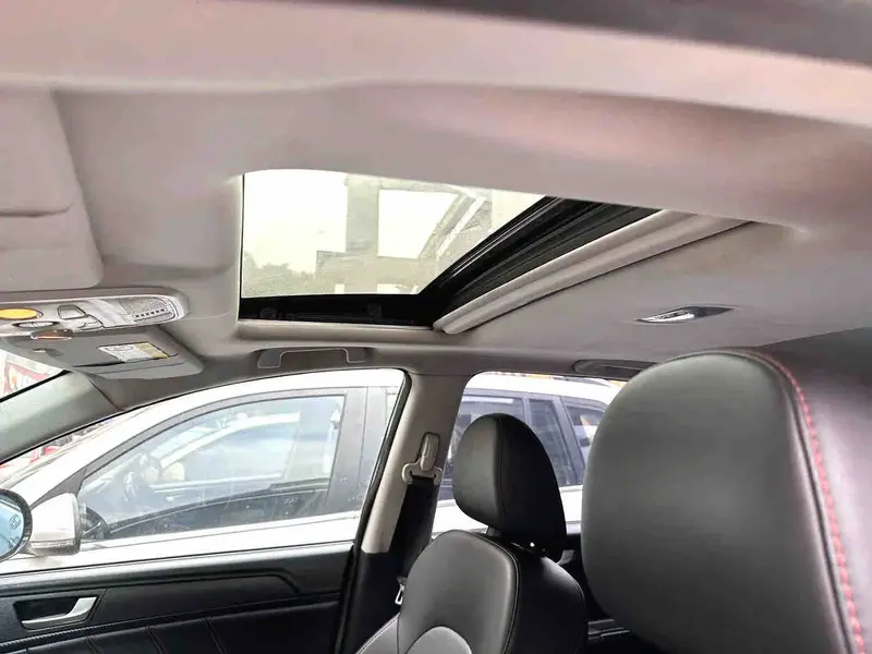 Vehicle photo 7