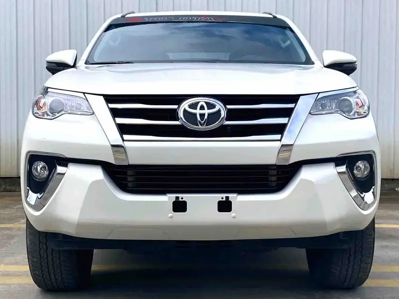 Vehicle photo 2