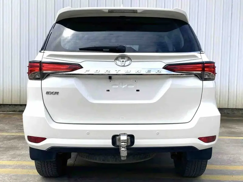 Vehicle photo 8