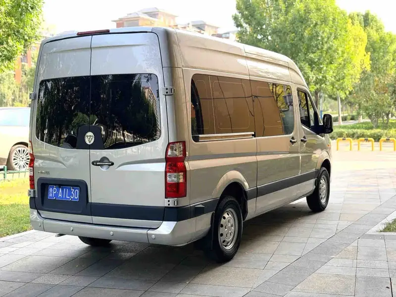 Vehicle photo 4
