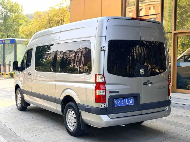 Vehicle photo 5