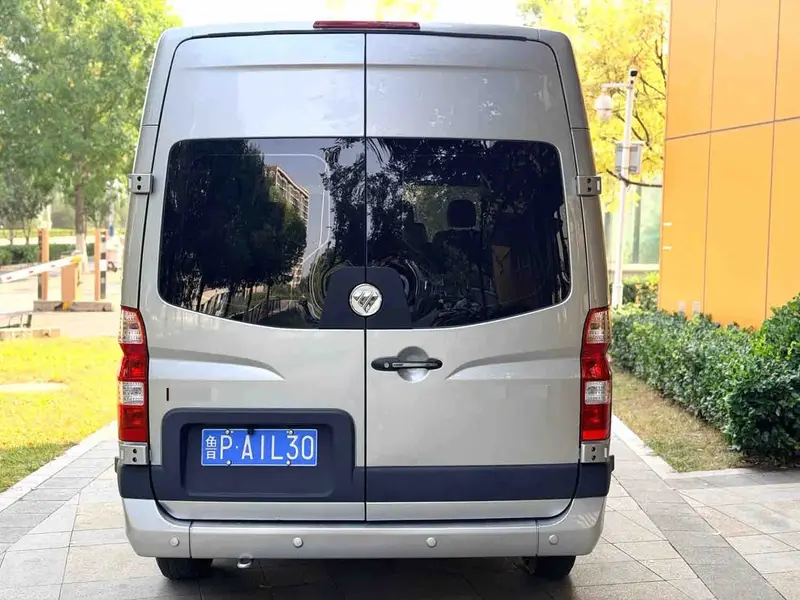 Vehicle photo 6