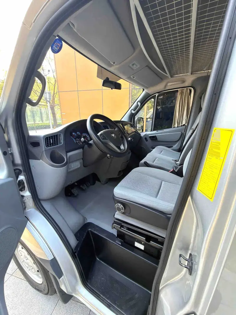 Vehicle photo 7