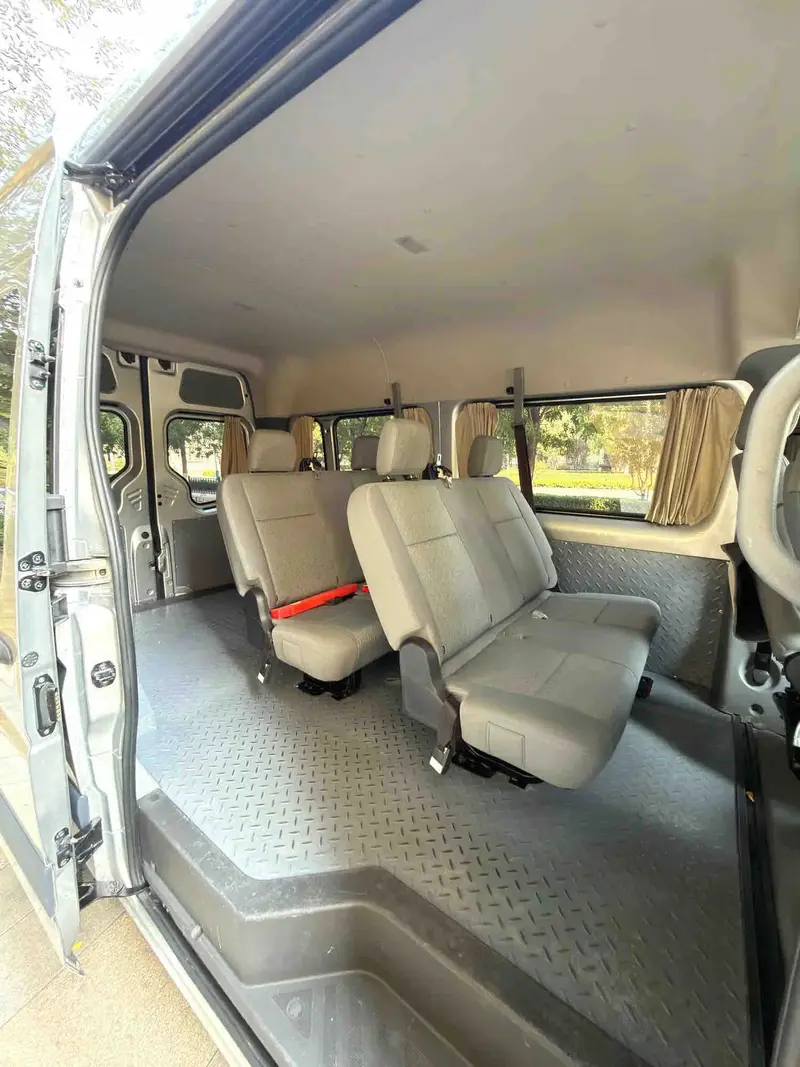Vehicle photo 8