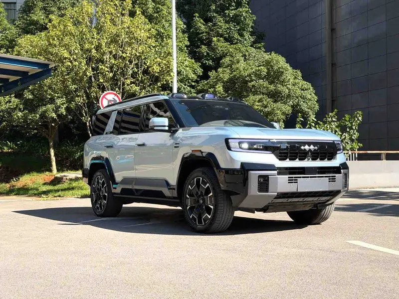 Vehicle photo 2