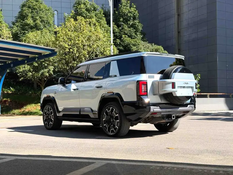 Vehicle photo 3