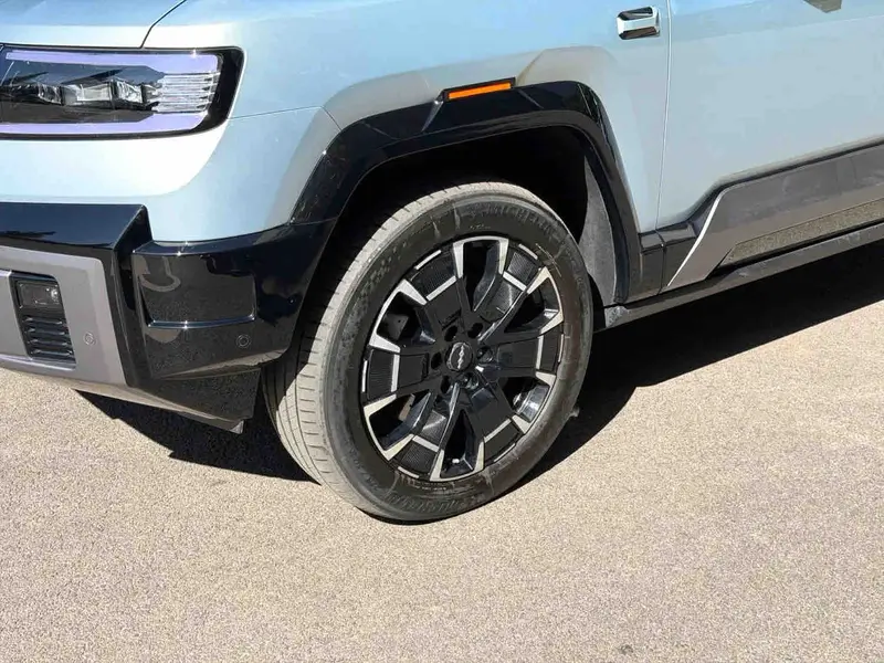 Vehicle photo 5