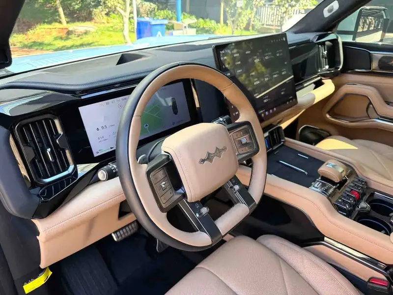 Vehicle photo 6