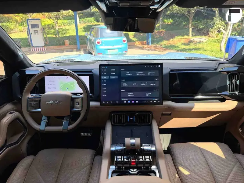 Vehicle photo 7