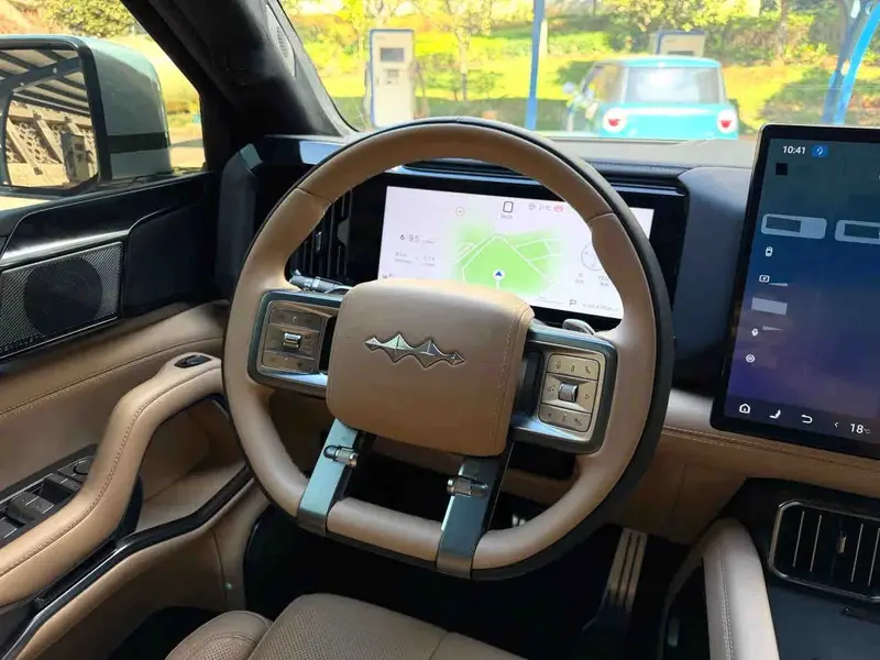 Vehicle photo 8