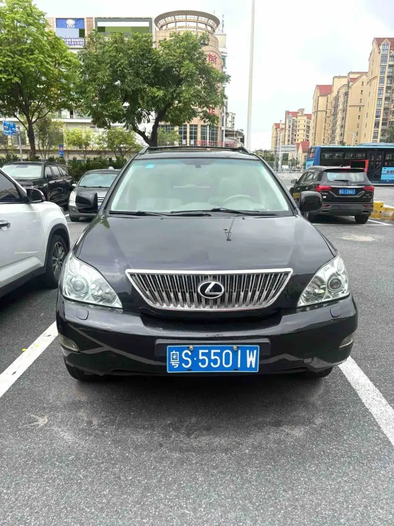 Vehicle photo 2