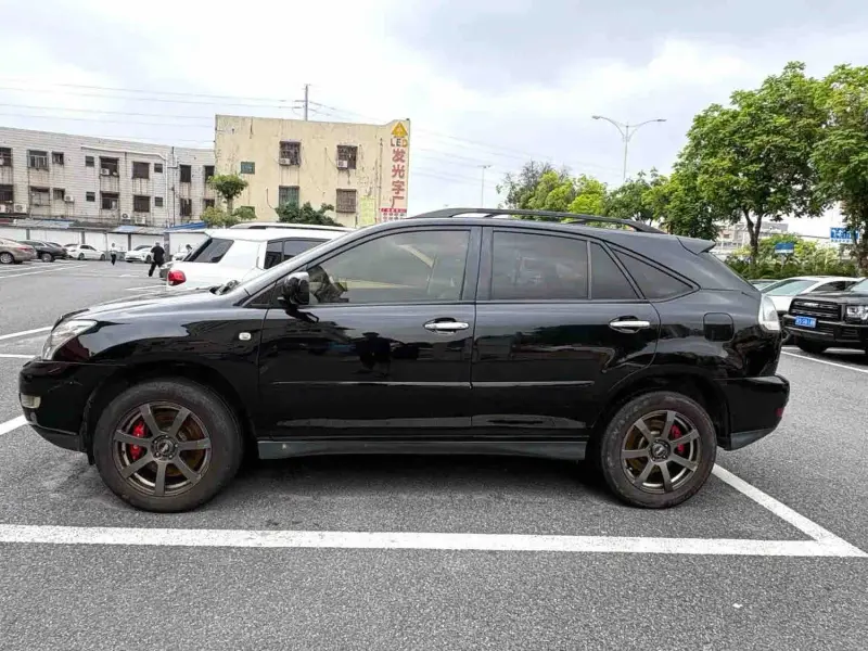 Vehicle photo 3
