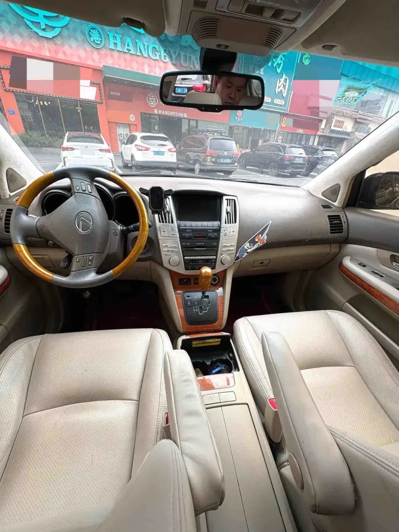 Vehicle photo 5