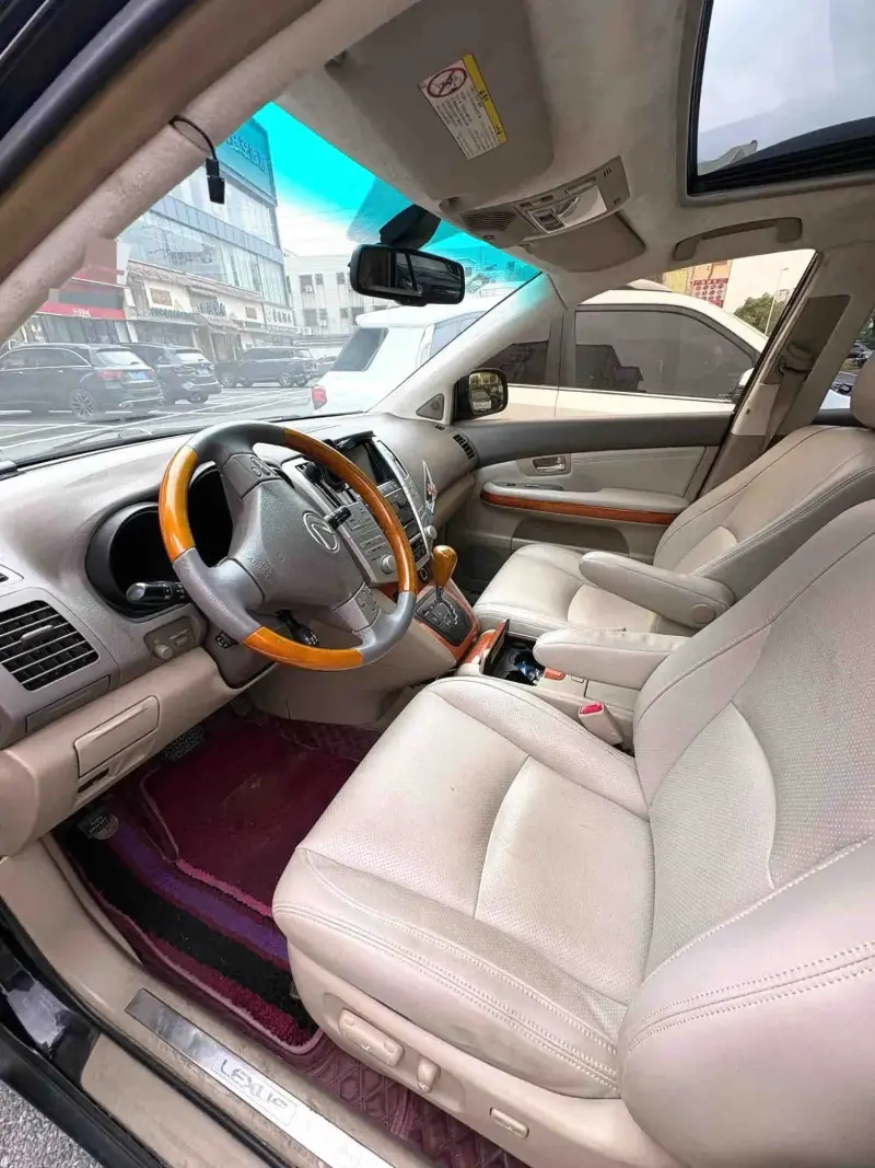Vehicle photo 6