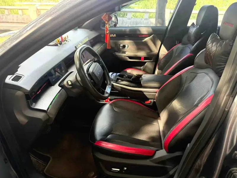 Vehicle photo 4