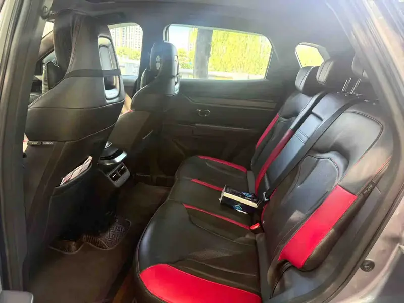 Vehicle photo 5
