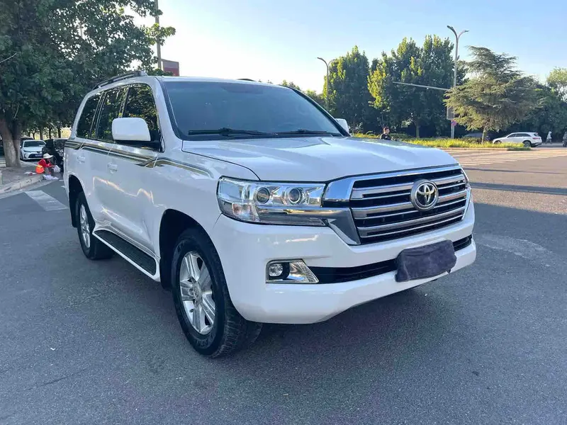 Vehicle photo 2