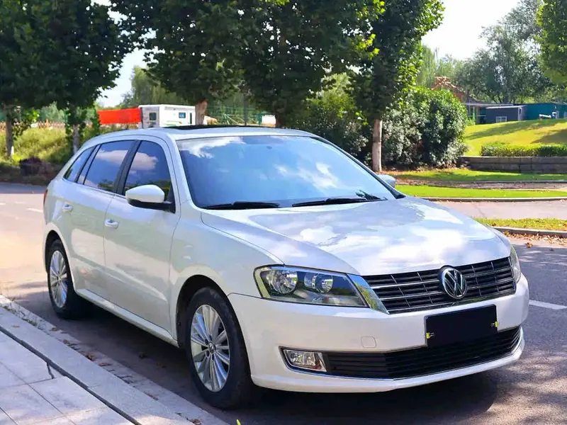 Vehicle photo 3