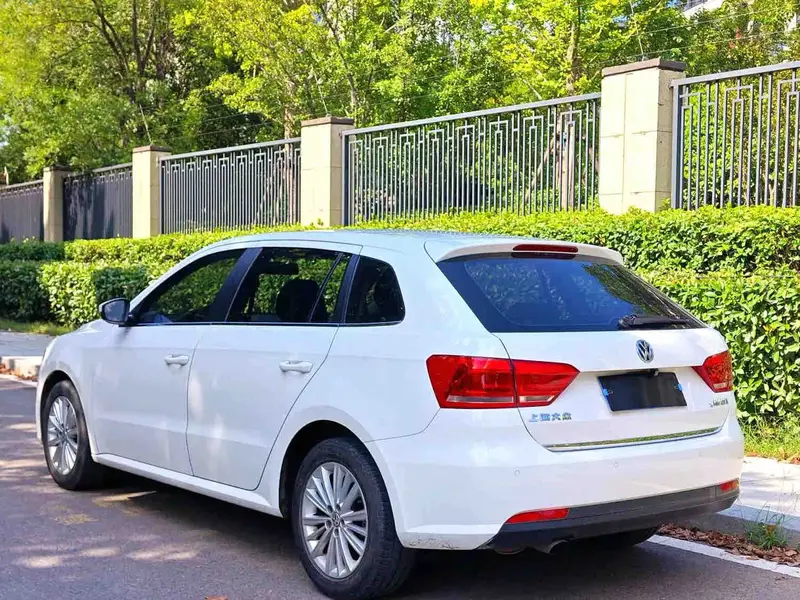 Vehicle photo 4