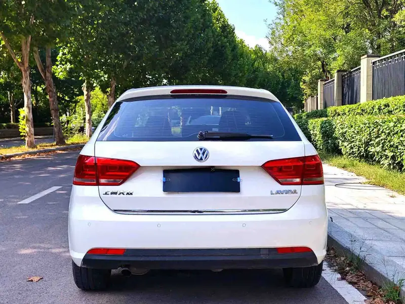 Vehicle photo 5