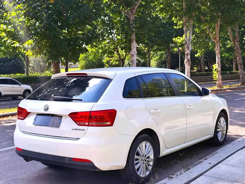 Vehicle photo 6