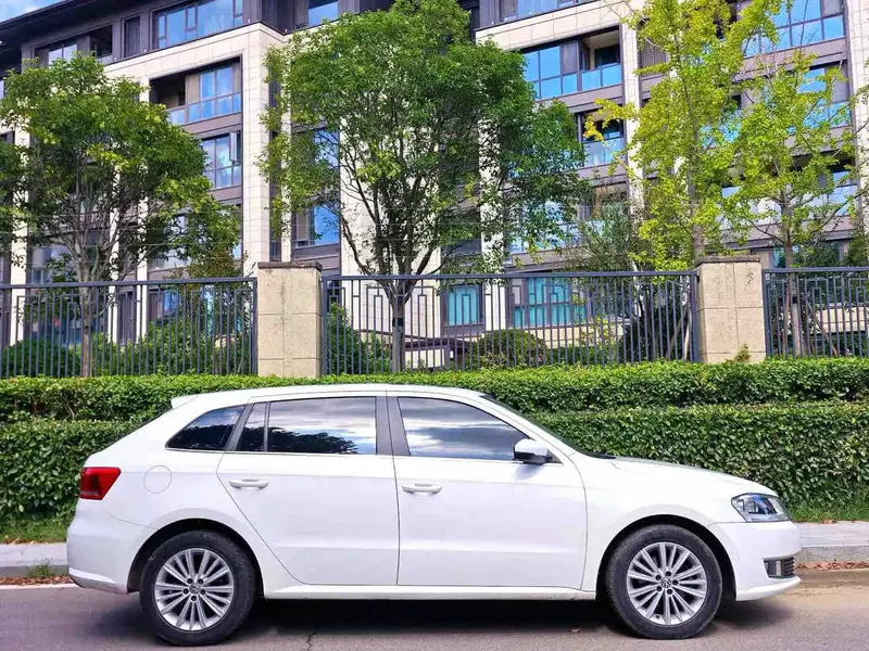 Vehicle photo 8