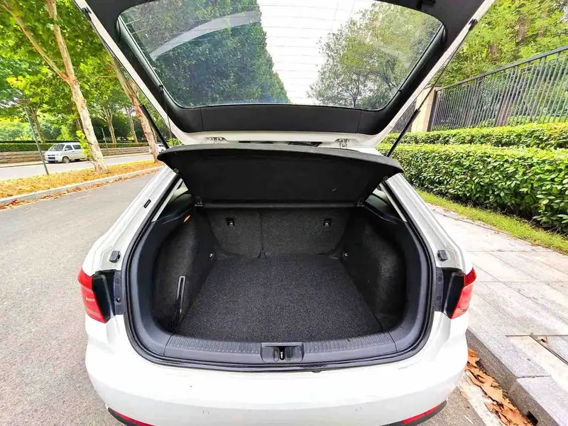 Vehicle photo 14